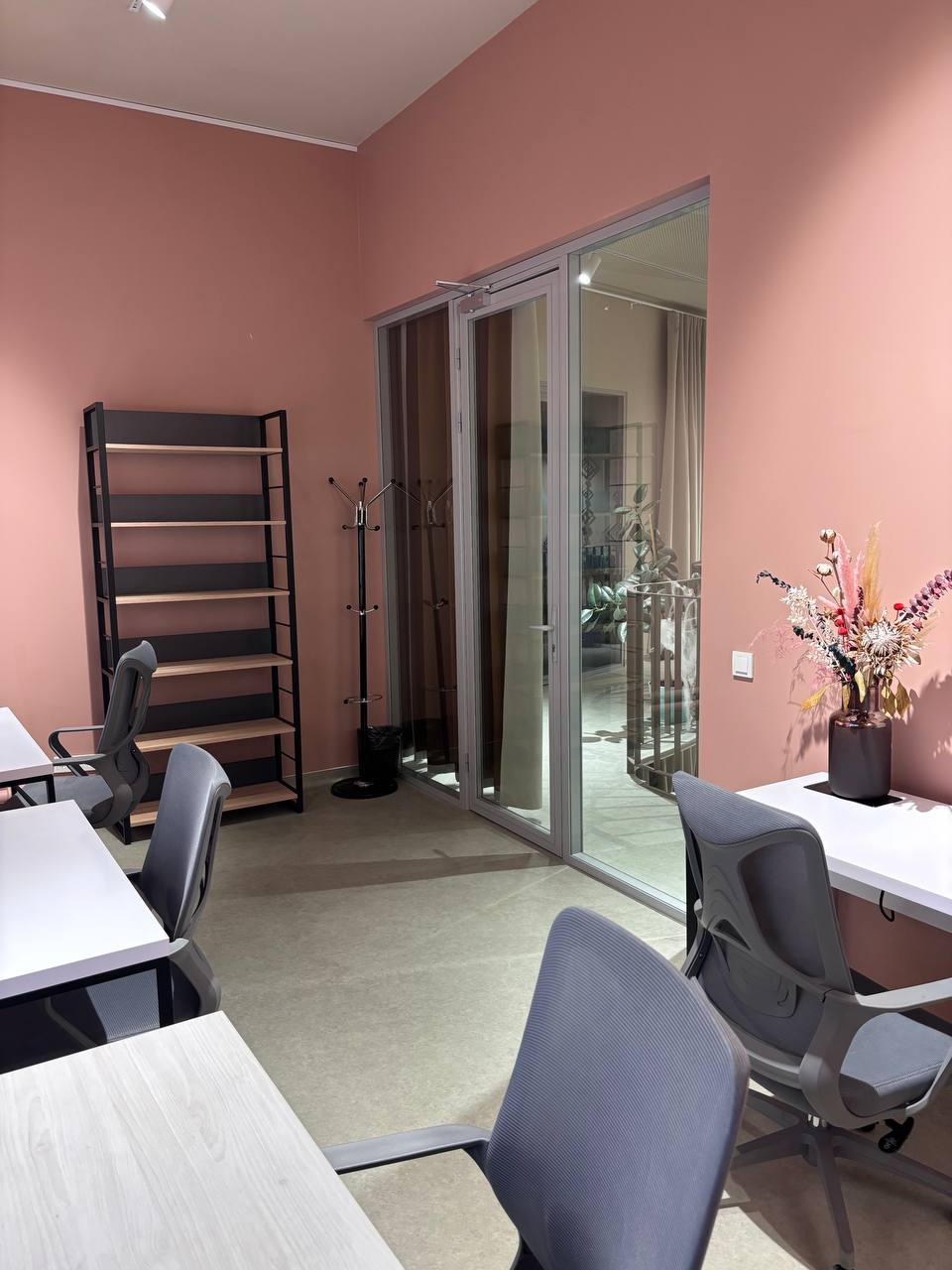 photo 5206605376692883273 y